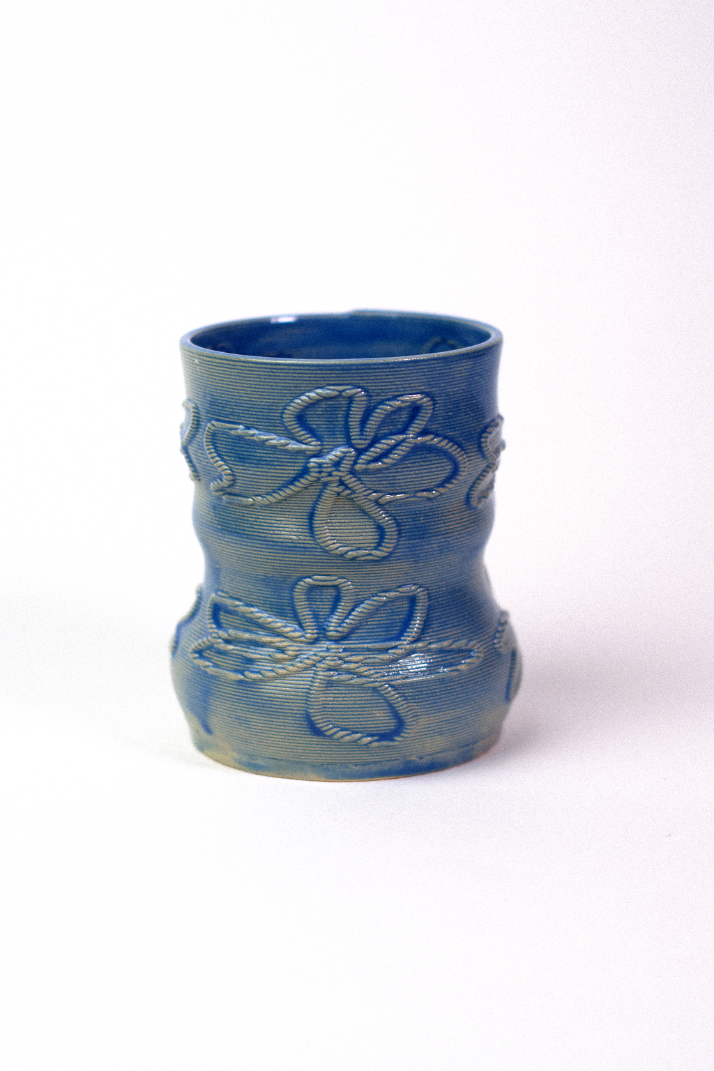 Jeans blue 3D-printed clay matcha cup featuring a textured flower silhouette pattern, designed by GLINA3.
